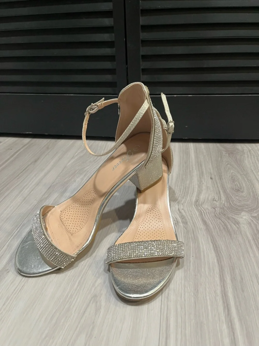 Forever 21 Silver open Toe Rhinestone Ankle
Strap Buckle Low Chunky Heels - Picture 4 of 9